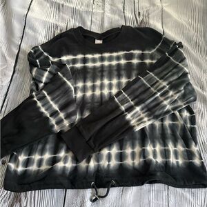 No Boundaries Women’s Classic Tye Dye print Black Pullover
